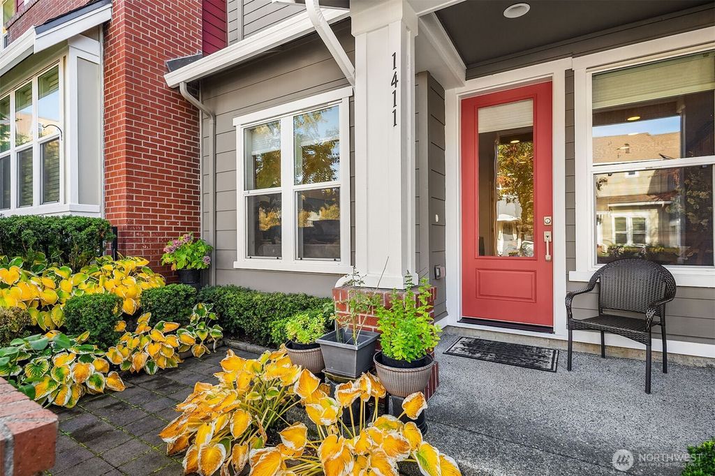 Photo of 1411 NE Hickory Lane, Issaquah, WA 98029 (MLS # 2421959)