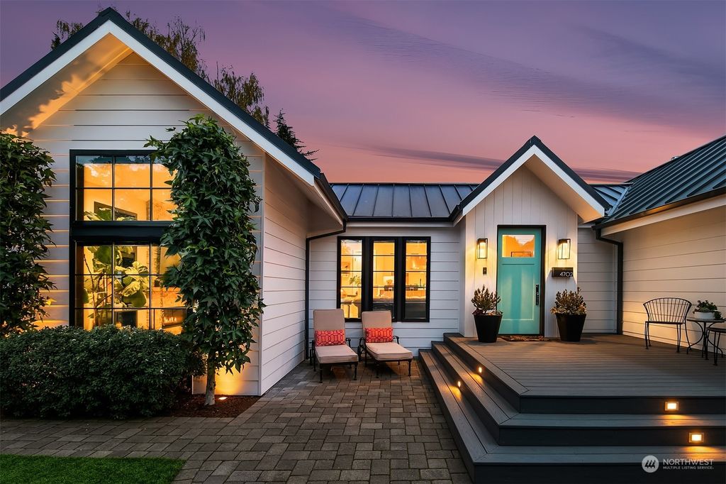 Photo of 4702 46th Avenue NE, Seattle, WA 98105 (MLS # 2191508)
