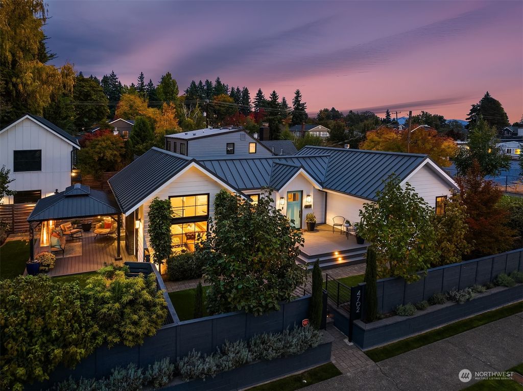 Photo of 4702 46th Avenue NE, Seattle, WA 98105 (MLS # 2191508)