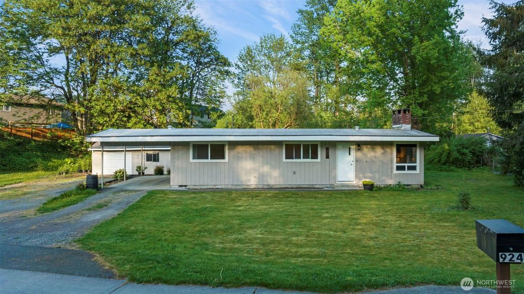 Photo of 924 1st Street, Sultan, WA 98294 (MLS # 2517696)