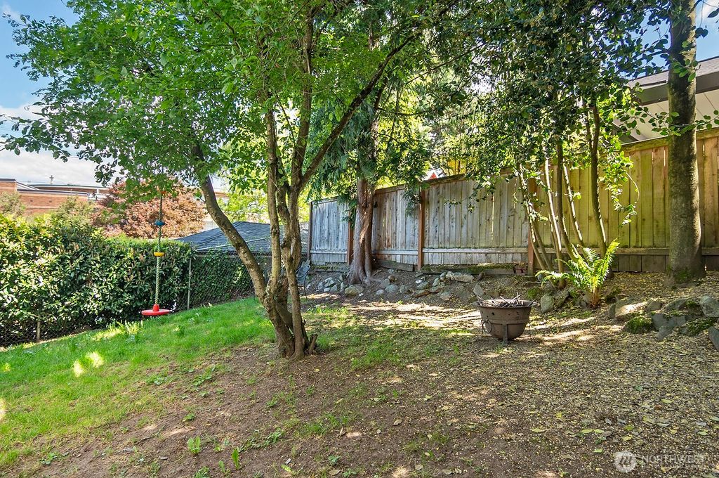 Photo of 8048 Wallingford Avenue N, Seattle, WA 98103 (MLS # 2375276)