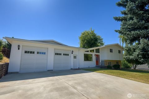 Photo of 810 E Spring Street, Dayton, WA 99328 (MLS # 2380893)