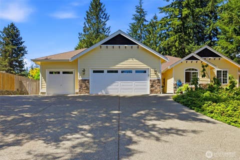Photo of 8424 Cirque Drive W, University Place, WA 98467 (MLS # 2560589)