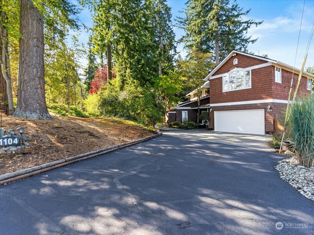 Photo of 1104 Campbell Avenue, Mukilteo, WA 98275 (MLS # 2163367)