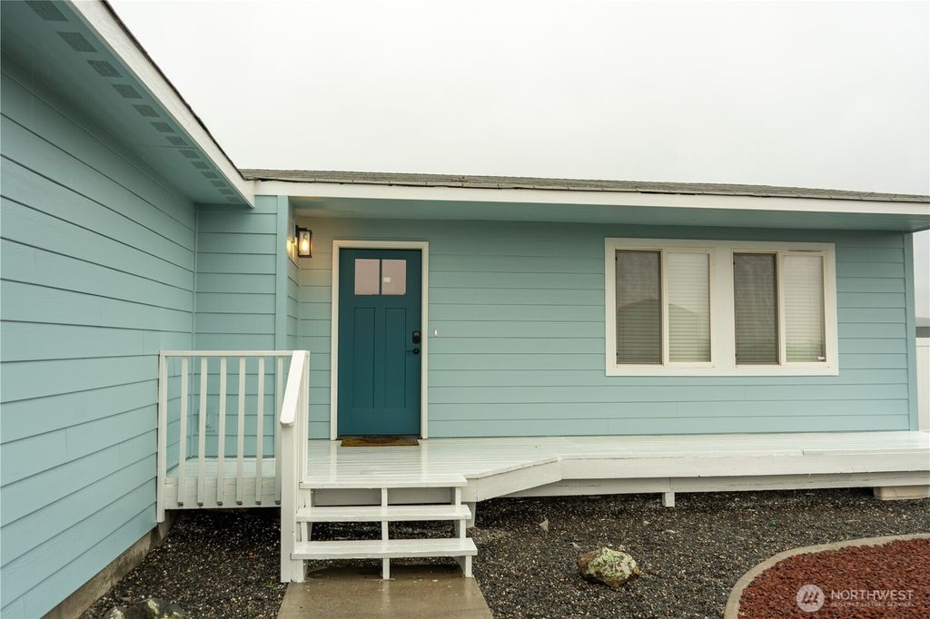 Photo of 304 Airport Way SW, Mattawa, WA 99349 (MLS # 2458552)
