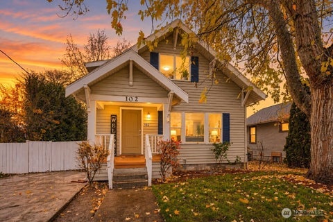 Photo of 102 N Street NE, Auburn, WA 98002 (MLS # 2584857)