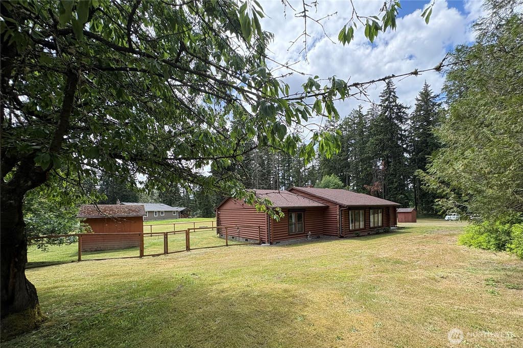 Photo of 215105 S Prarie Road E, Bonney Lake, WA 98391 (MLS # 2536985)