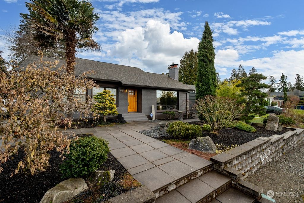 Photo of 4014 46th Avenue S, Seattle, WA 98118 (MLS # 2036378)