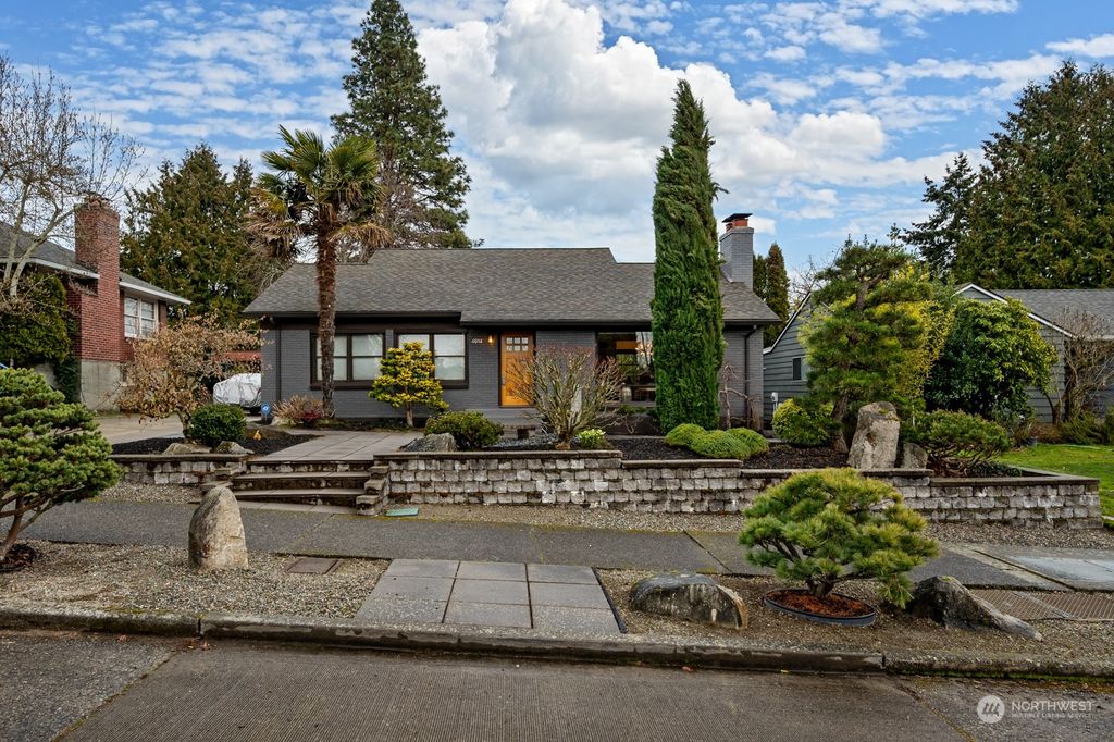 Photo of 4014 46th Avenue S, Seattle, WA 98118 (MLS # 2036378)