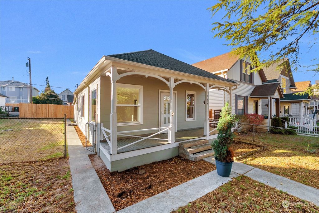 Photo of 3224 Oakes Avenue #A, Everett, WA 98201 (MLS # 2016854)