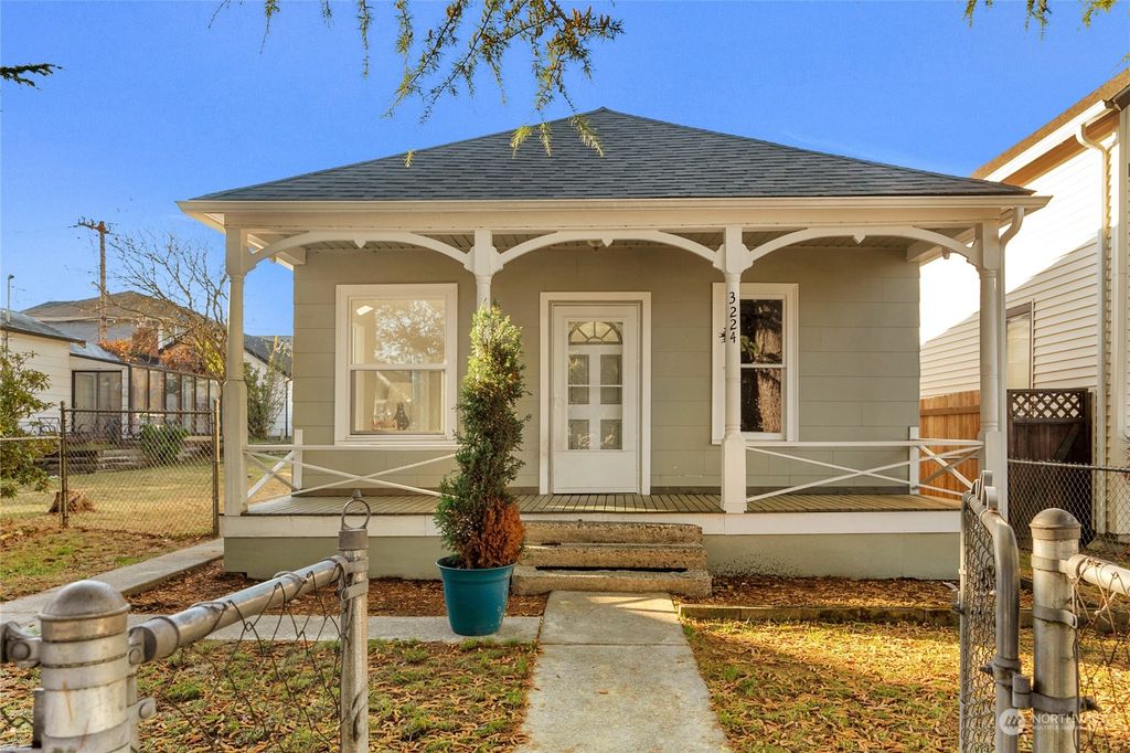 Photo of 3224 Oakes Avenue #A, Everett, WA 98201 (MLS # 2016854)