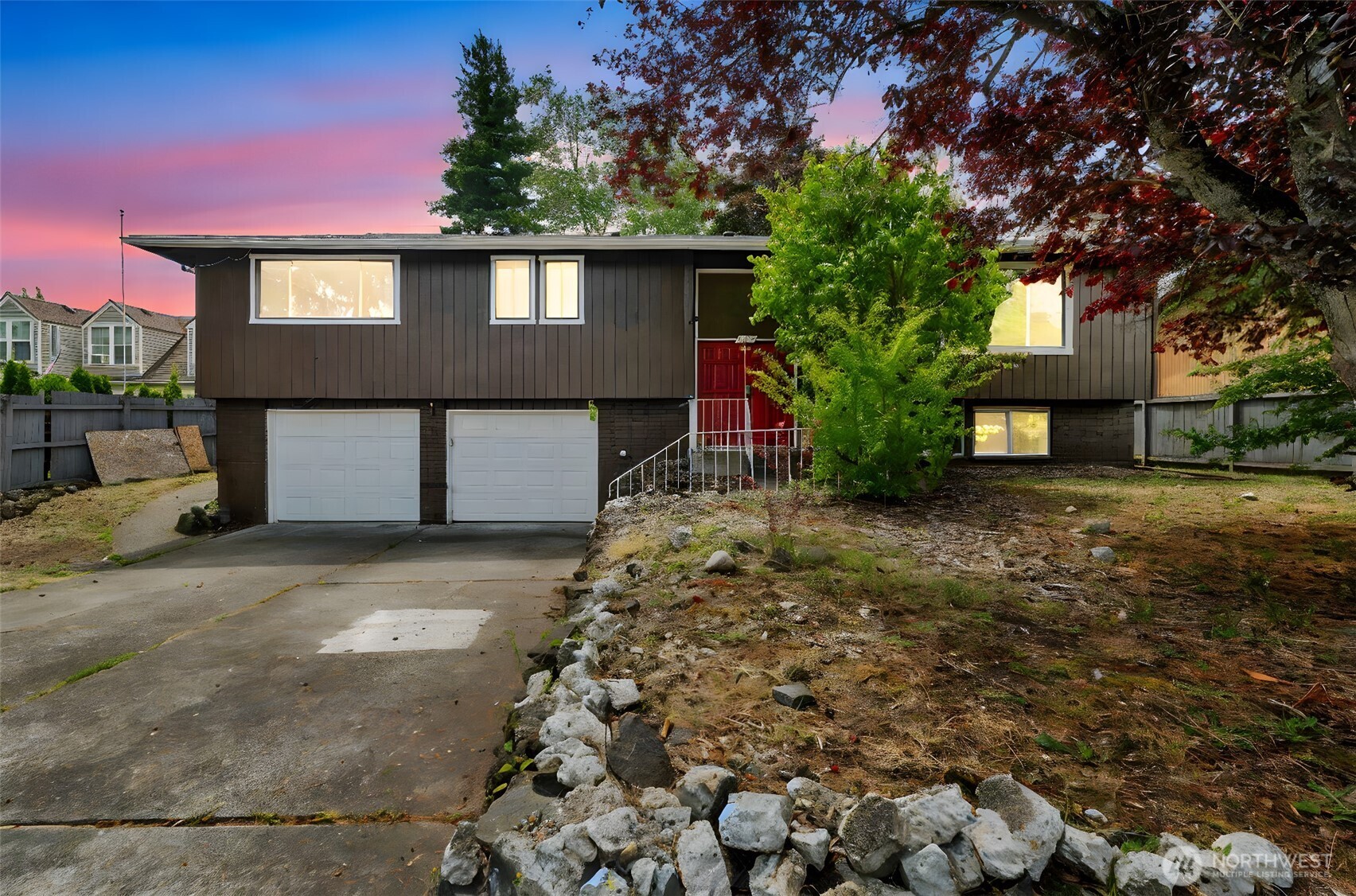 1102 Tule Lake Rd S