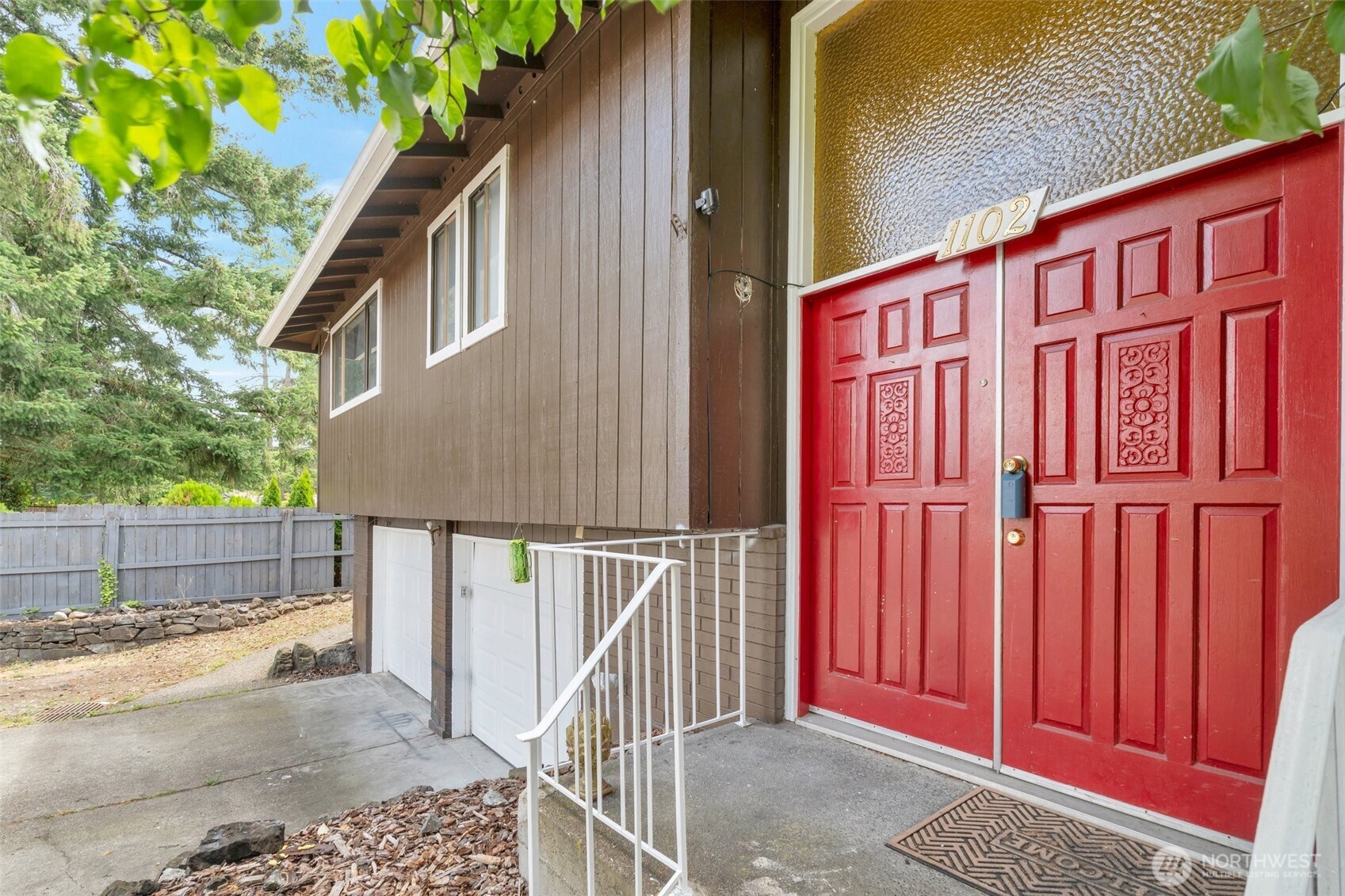 1102 Tule Lake Rd S