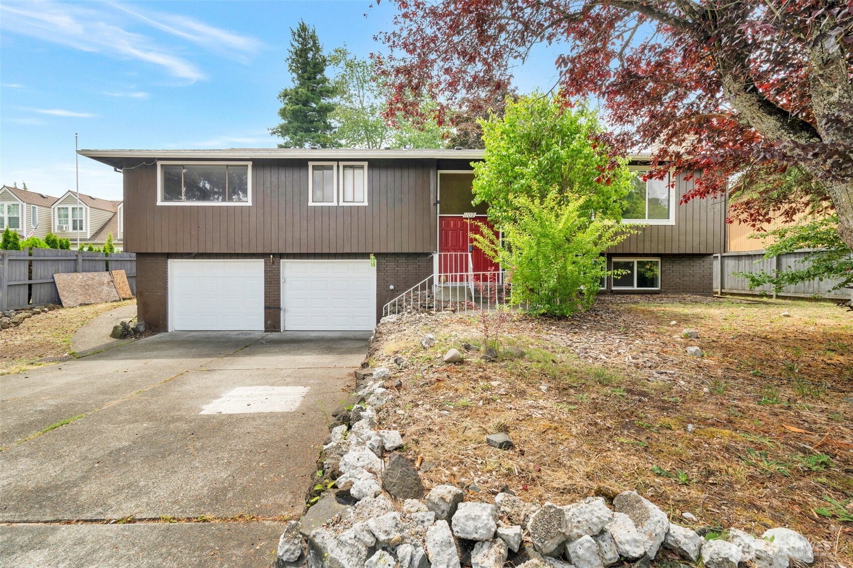 1102 Tule Lake Rd S