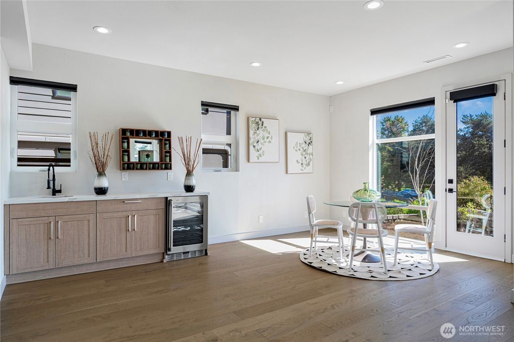 listing image 9363494831701724168
