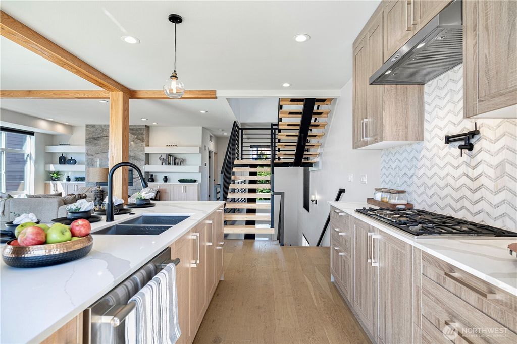 listing image 9362450018389538047