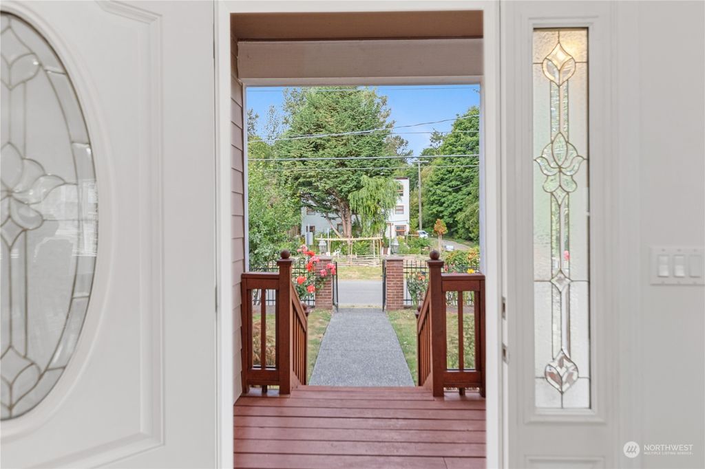 Photo of 5600 26th Avenue SW, Seattle, WA 98106 (MLS # 2138256)