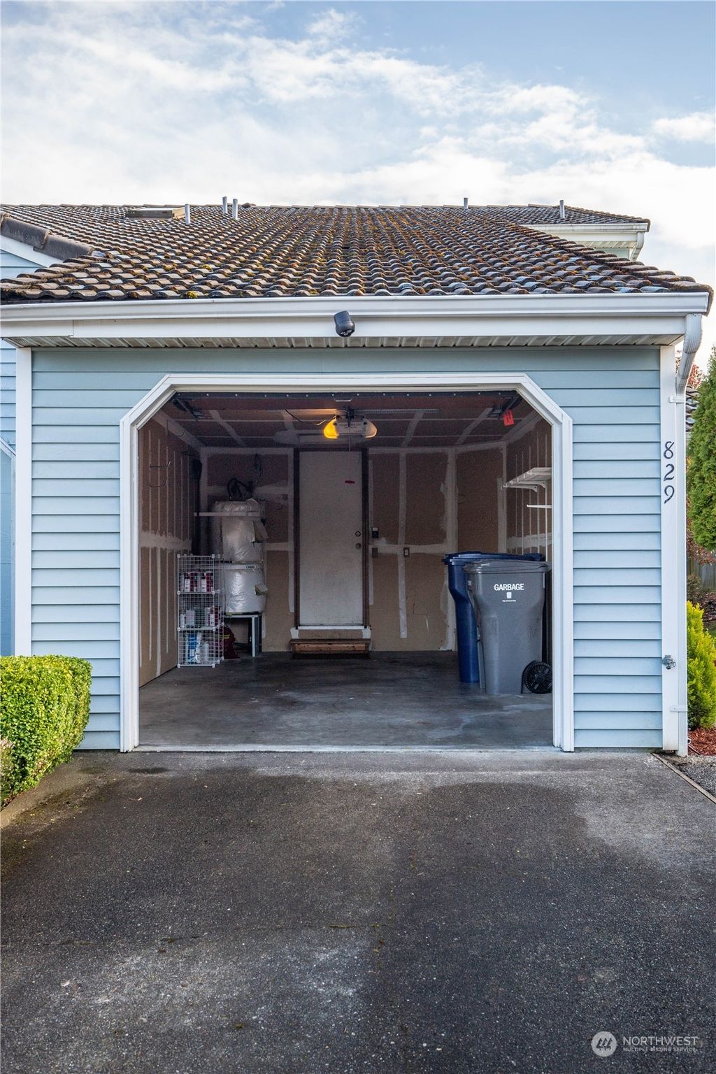 Photo of 829 S 310th Place, Federal Way, WA 98003 (MLS # 2055895)