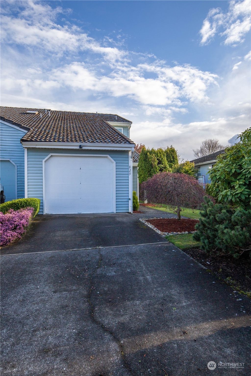 Photo of 829 S 310th Place, Federal Way, WA 98003 (MLS # 2055895)