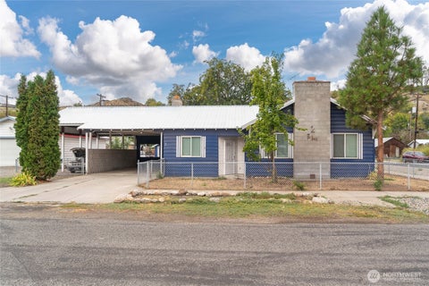 Photo of 2 S Elm Street, Omak, WA 98841 (MLS # 2583793)