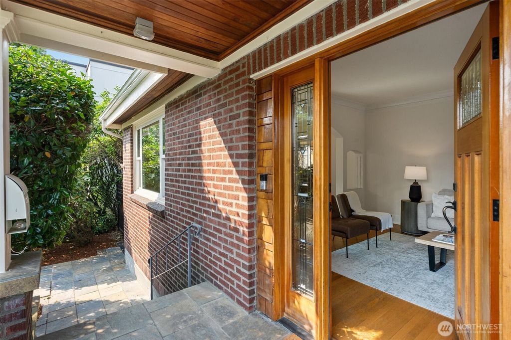 Photo of 511 30th Avenue, Seattle, WA 98122 (MLS # 2428683)