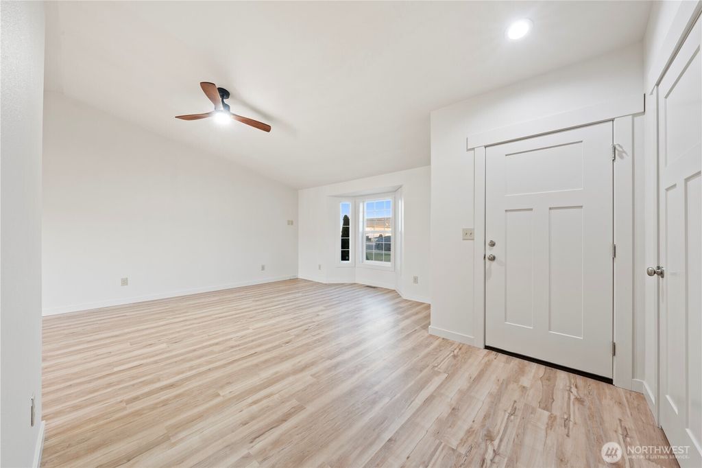 Photo of 960 S 11th Avenue, Othello, WA 99344 (MLS # 2464027)