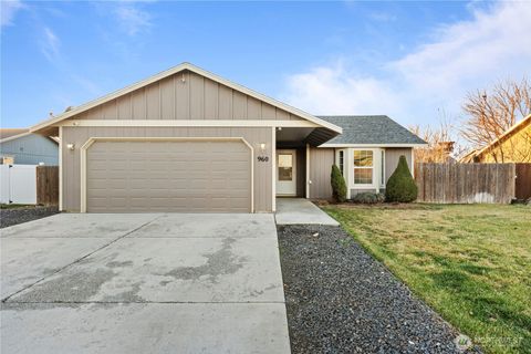 Photo of 960 S 11th Avenue, Othello, WA 99344 (MLS # 2464027)
