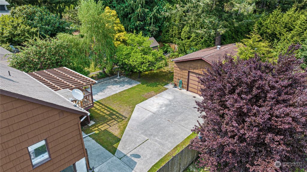 Photo of 4060 NE 174th Street, Lake Forest Park, WA 98155 (MLS # 2070002)