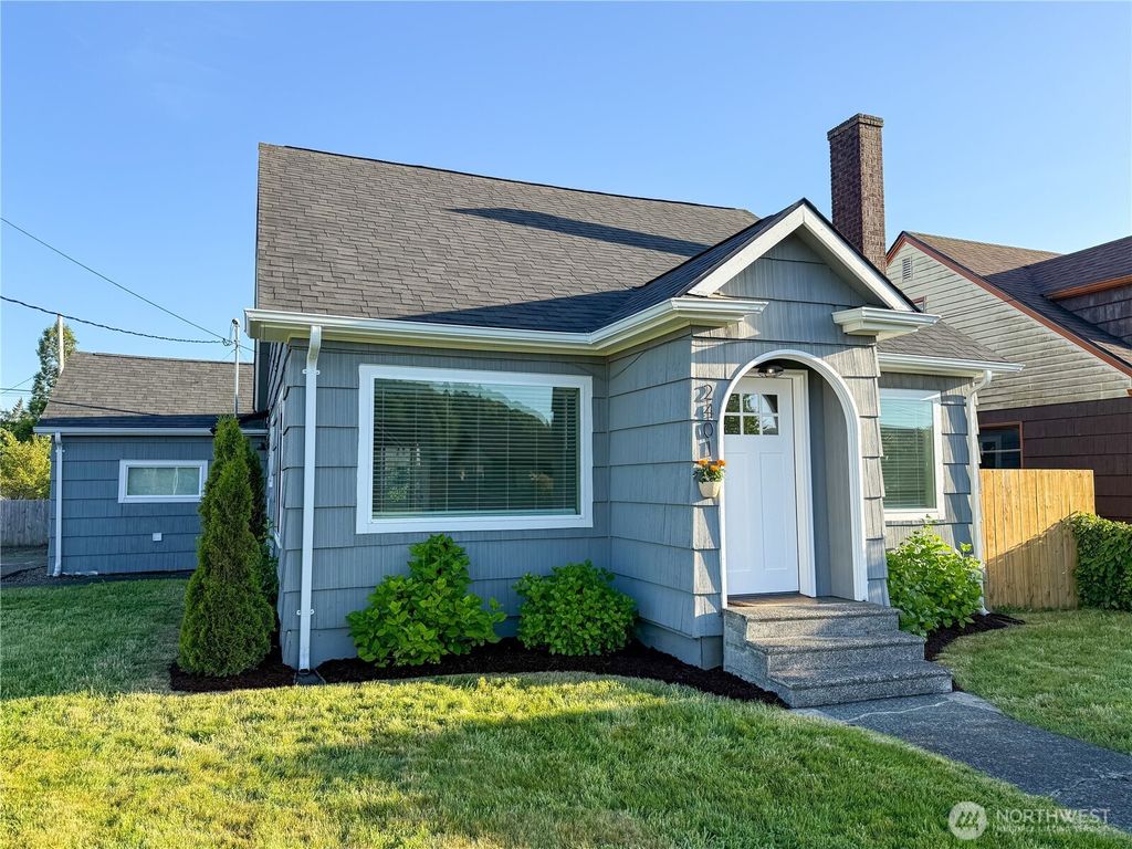 Photo of 2401 Aberdeen Avenue, Aberdeen, WA 98520 (MLS # 2528609)