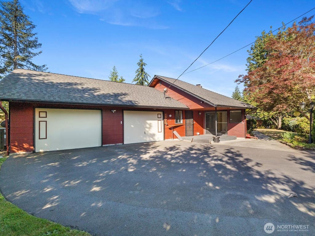 Photo of 4900 98th Place NE, Marysville, WA 98270 (MLS # 2551317)