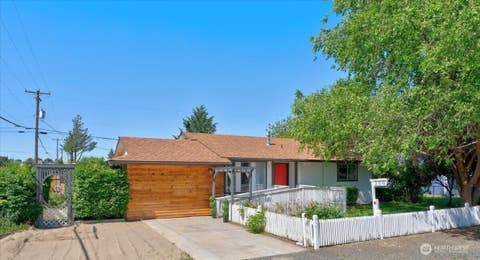 Photo of 206 Maxwell Street, Davenport, WA 99122 (MLS # 2542763)