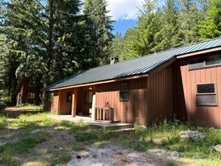 Photo of 19045 Gill Creek RD, Lake Wenatchee, WA 98826 (MLS # 2536767)
