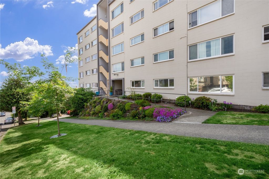 Photo of 919 2nd Avenue W #404, Seattle, WA 98119 (MLS # 2135771)