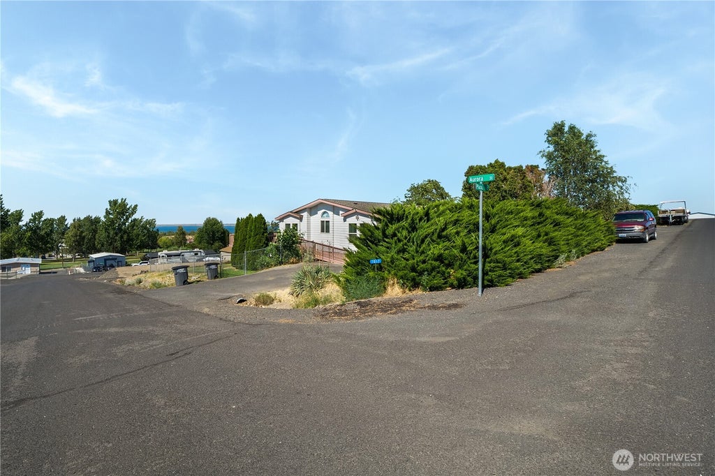 Photo of 7012 Plaza Street SE, Othello, WA 99344 (MLS # 2557327)