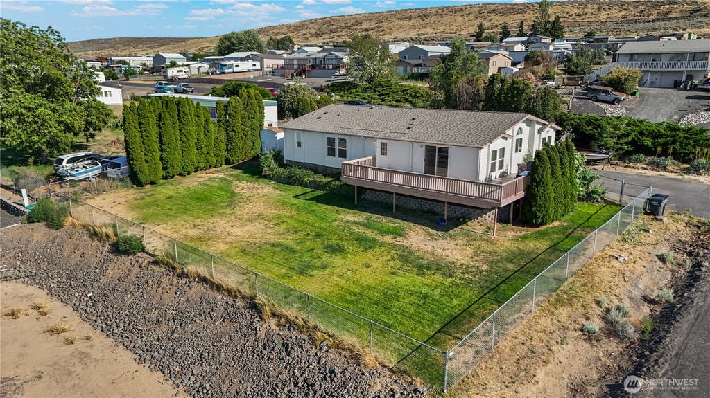 Photo of 7012 Plaza Street SE, Othello, WA 99344 (MLS # 2557327)