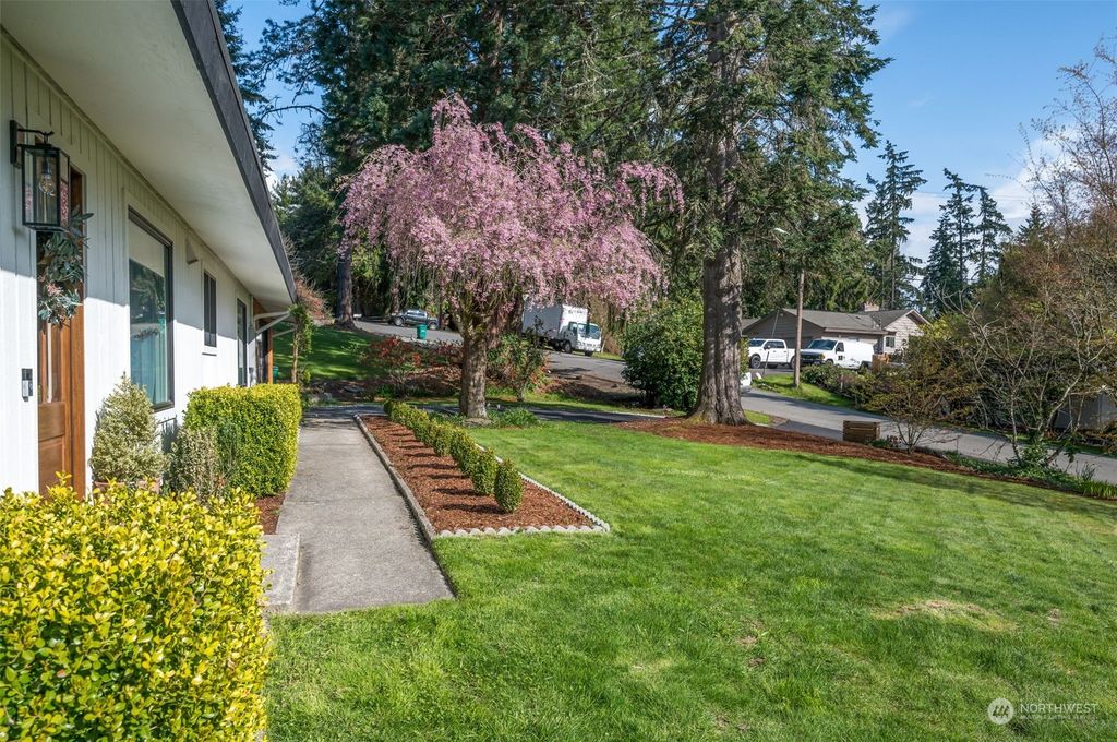 Photo of 16722 NE 87th Street, Redmond, WA 98052 (MLS # 2063761)