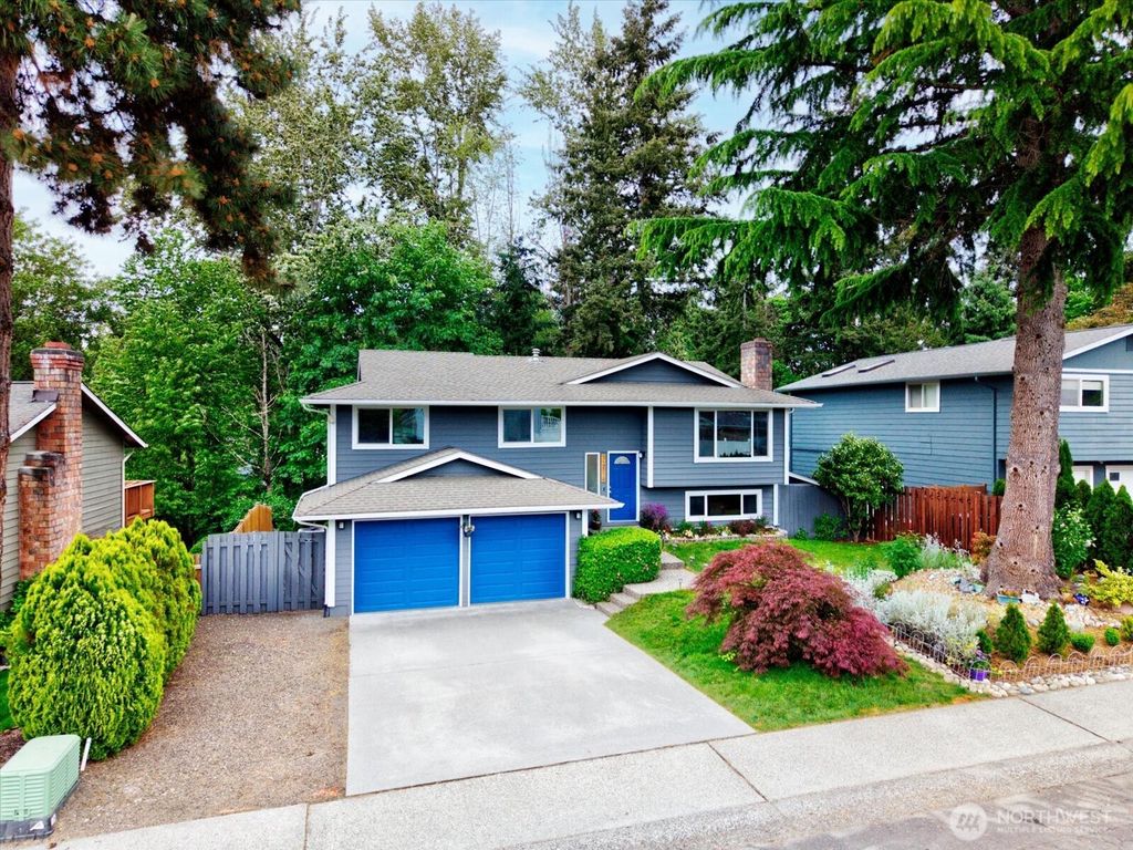 Photo of 12818 NE 135th Street, Kirkland, WA 98034 (MLS # 2522477)