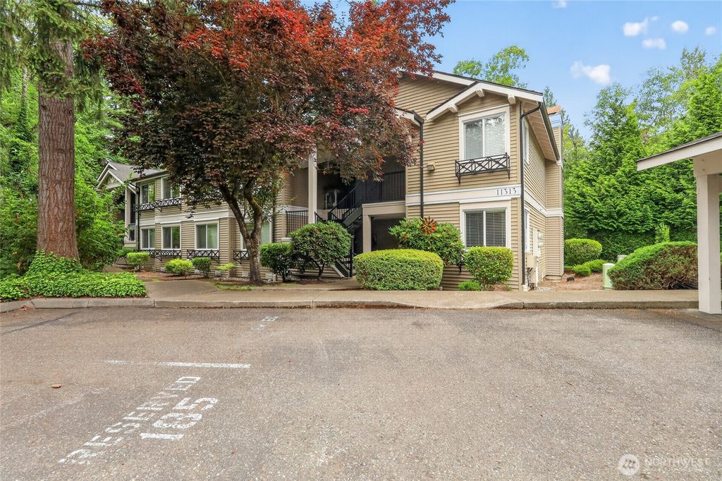 Photo of 11313 NE 128th Street #E104, Kirkland, WA 98034 (MLS # 2549119)
