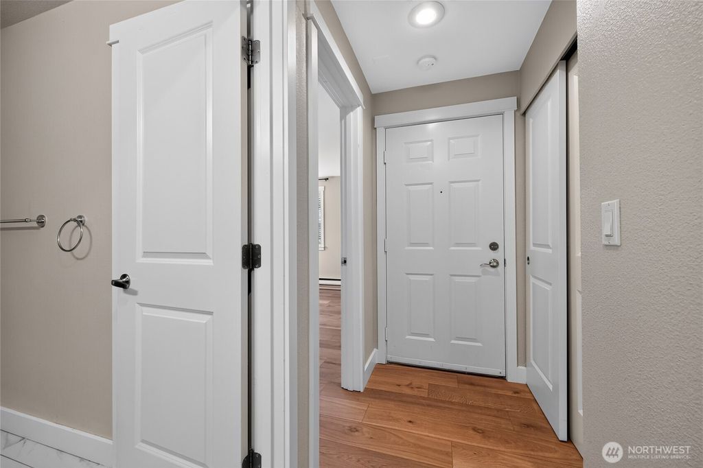 Photo of 11313 NE 128th Street #E104, Kirkland, WA 98034 (MLS # 2549119)