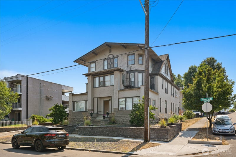 1927 W Riverside Avenue