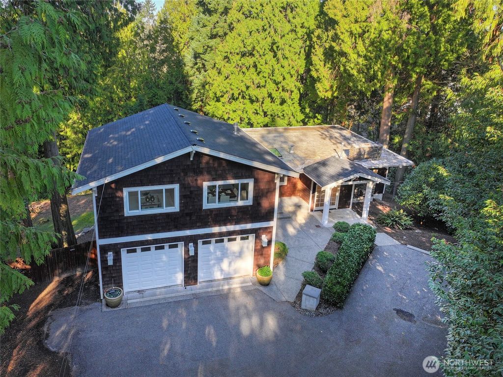 Photo of 2635 109th Place NE, Bellevue, WA 98004 (MLS # 2486895)