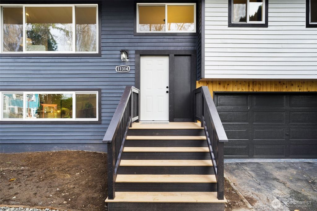 Photo of 11314 25th Avenue SW, Seattle, WA 98146 (MLS # 2458997)