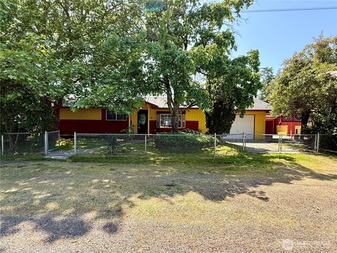 Photo of 201 Montana Street S, Rainier, WA 98576 (MLS # 2387271)