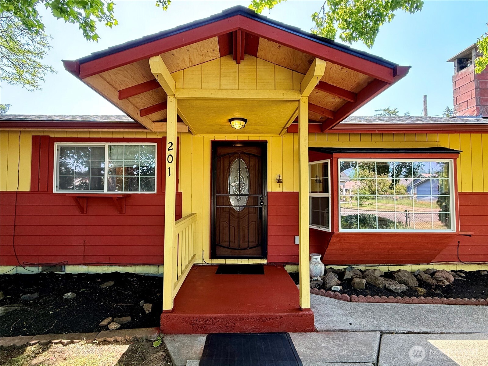 201 Montana Street S