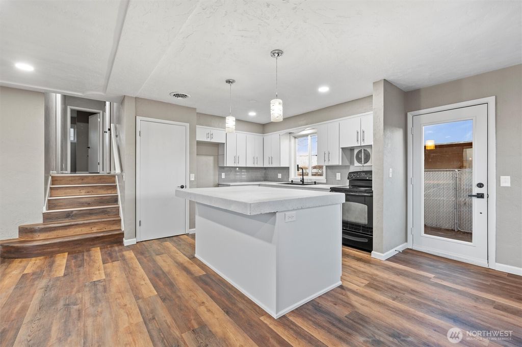 Photo of 906 S A Street, Moses Lake, WA 98837 (MLS # 2460916)