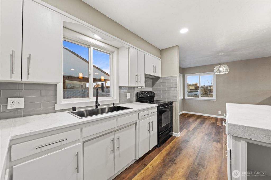 Photo of 906 S A Street, Moses Lake, WA 98837 (MLS # 2460916)