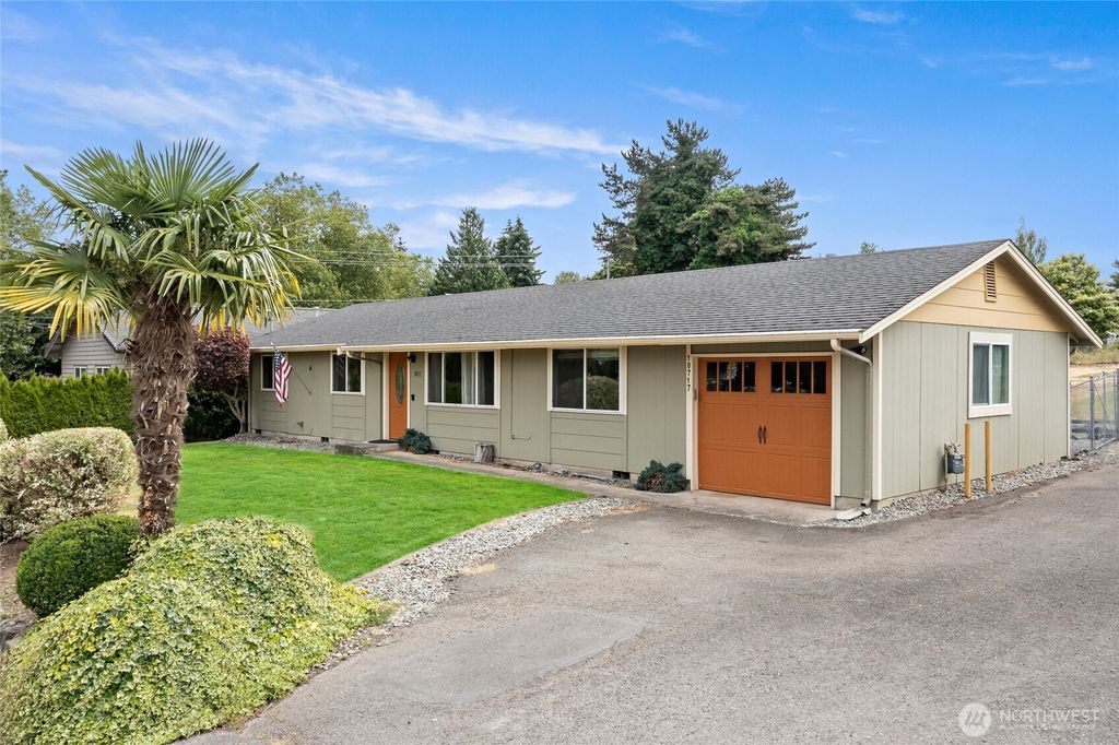 Photo of 10717 SE 211th Street, Kent, WA 98031 (MLS # 2556913)