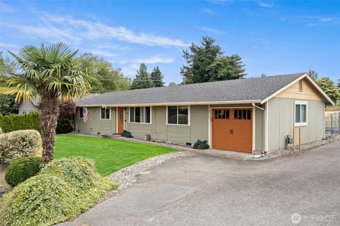 Photo of 10717 SE 211th Street, Kent, WA 98031 (MLS # 2556913)