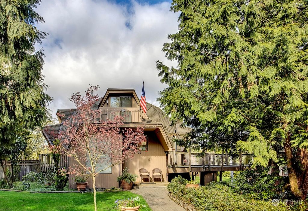 Photo of 2827 88th Avenue NE, Bellevue, WA 98004 (MLS # 2057308)