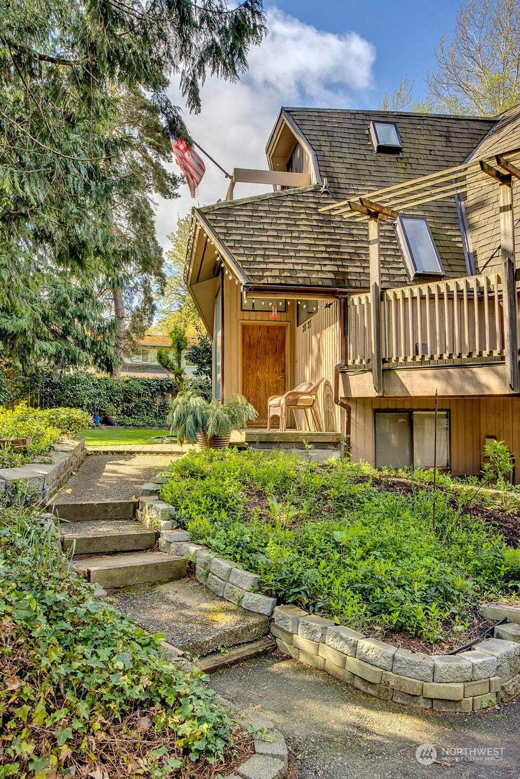 Photo of 2827 88th Avenue NE, Bellevue, WA 98004 (MLS # 2057308)